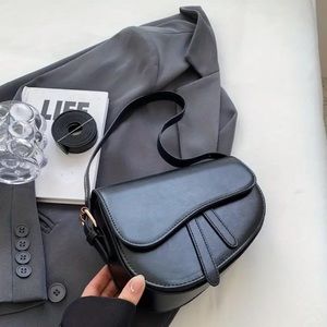 VERSATILE SHOULDER/ CROSSBODY BAG